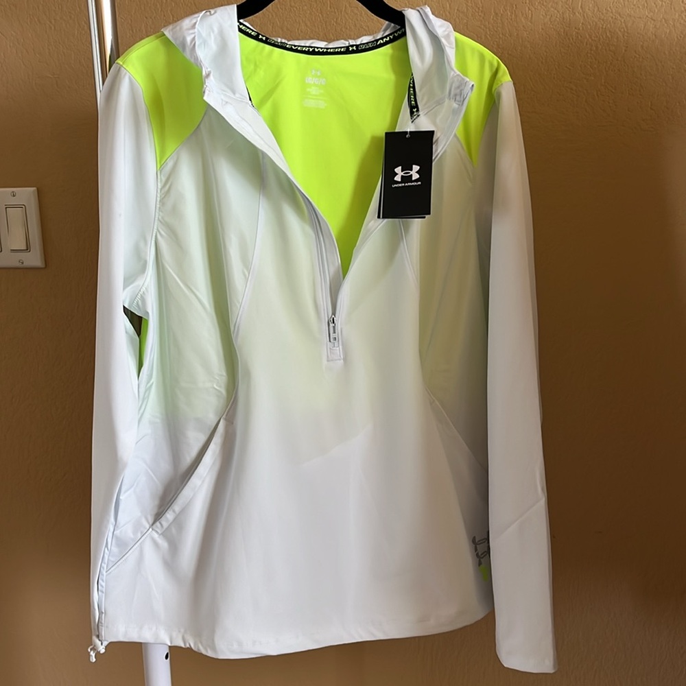 Under Armour Women’s Run Anywhere Jacket Size L NEW!